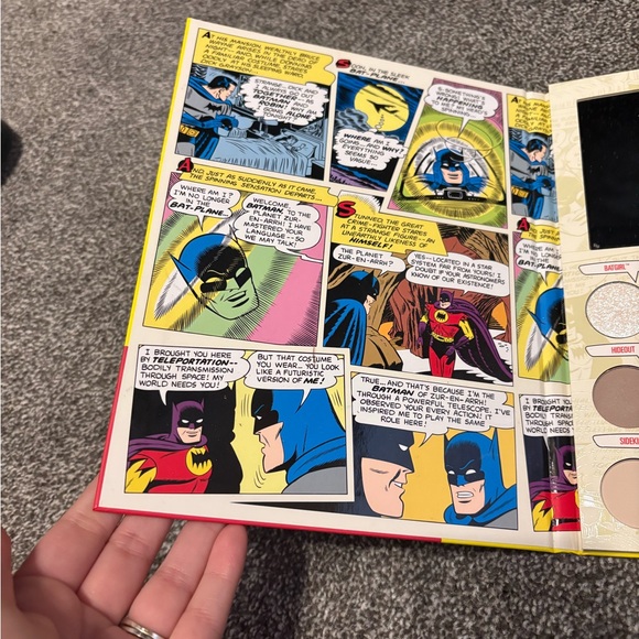 Kylie Cosmetics Batman Yellow Makeup Collection - Picture 4 of 4